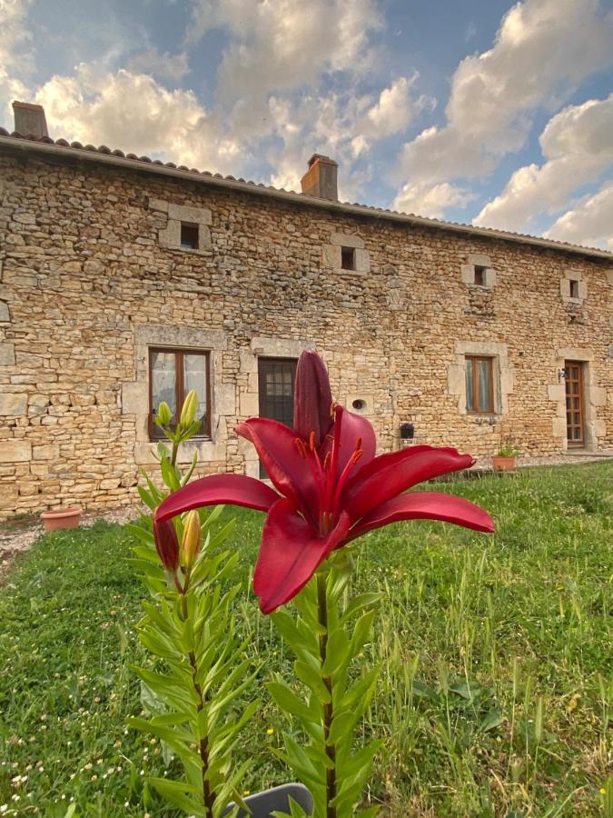 Le Papillon Villa Savigne Bagian luar foto
